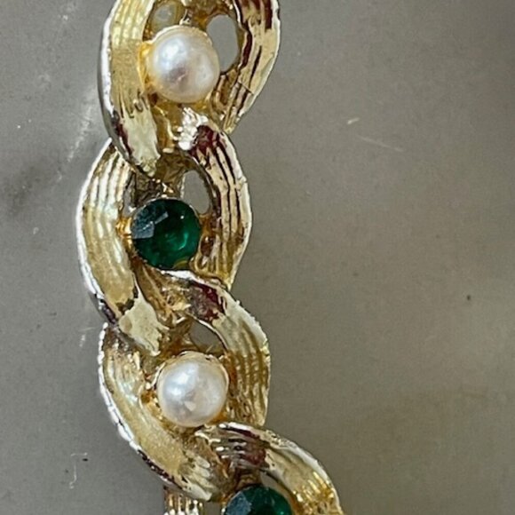 GERRY'S Vintage Gold Tone Pearl Emerald Rhinestone Oval Brooch Pin - Picture 9 of 12
